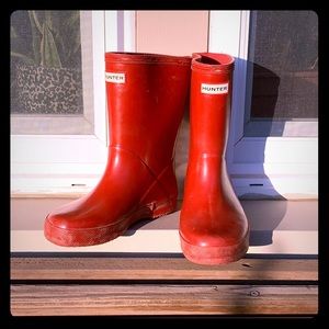 Hunter rain boots size 13 girls or 12 boys